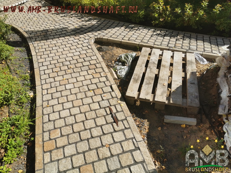 Укладка брусчатки из природного камня