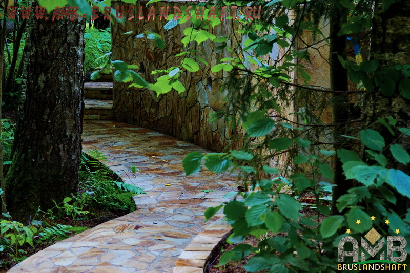 Ломаный шов у брусчатки