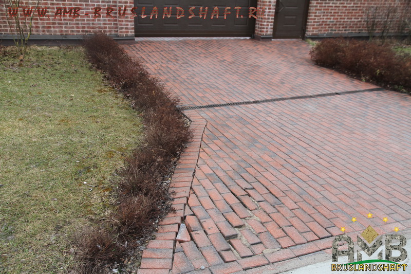 Вымывание песка, деформация брусчатки