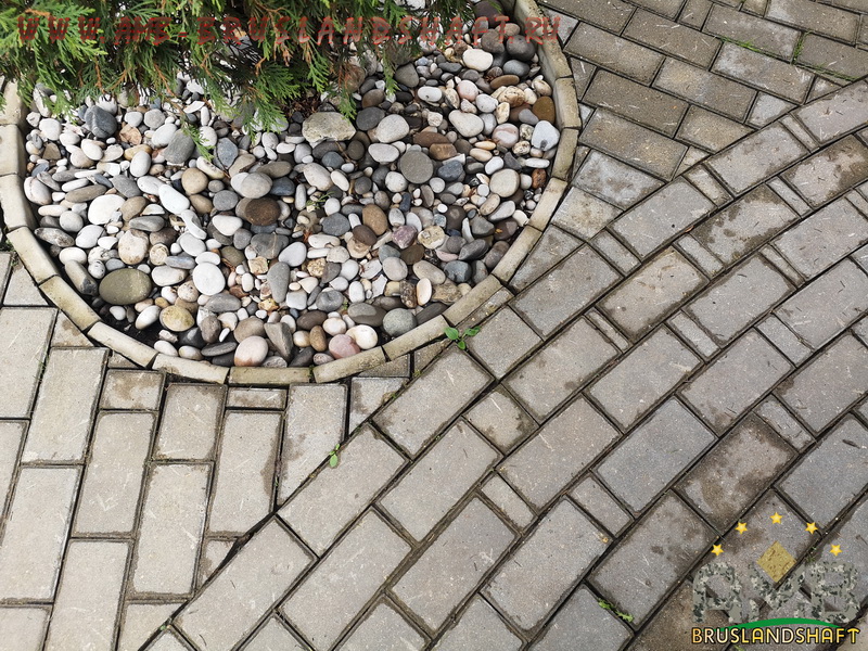 Вымывание песка, деформация брусчатки