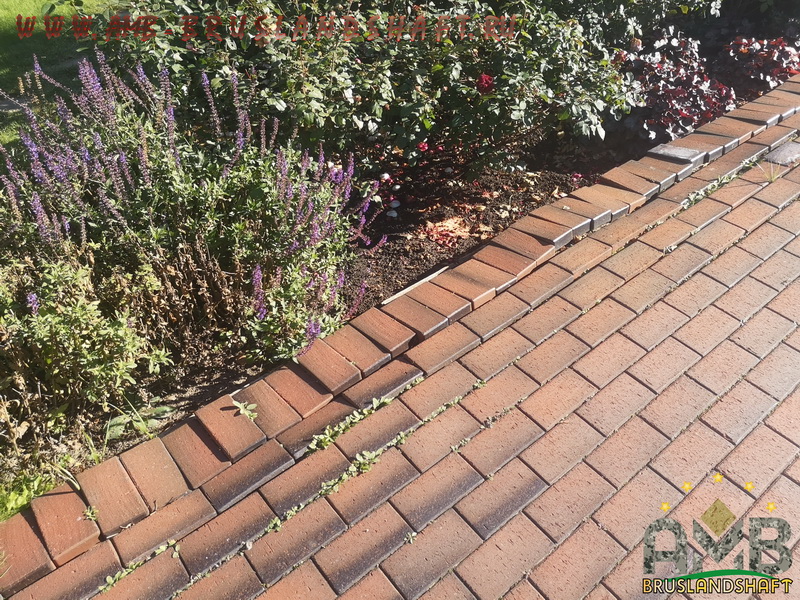 Вымывание песка, деформация брусчатки