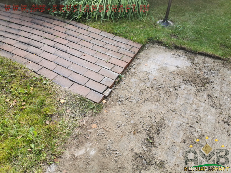 Вымывание песка, деформация брусчатки