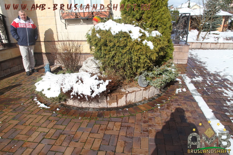 Вымывание песка, деформация брусчатки