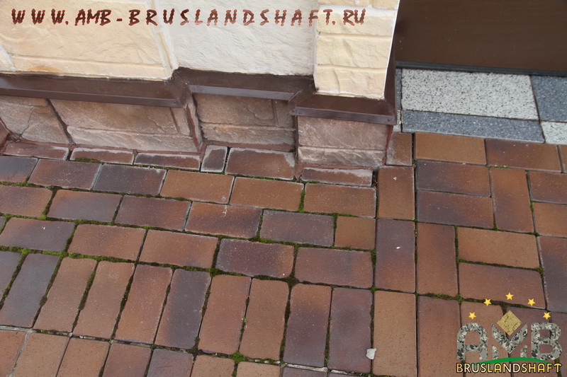 Вымывание песка, деформация брусчатки