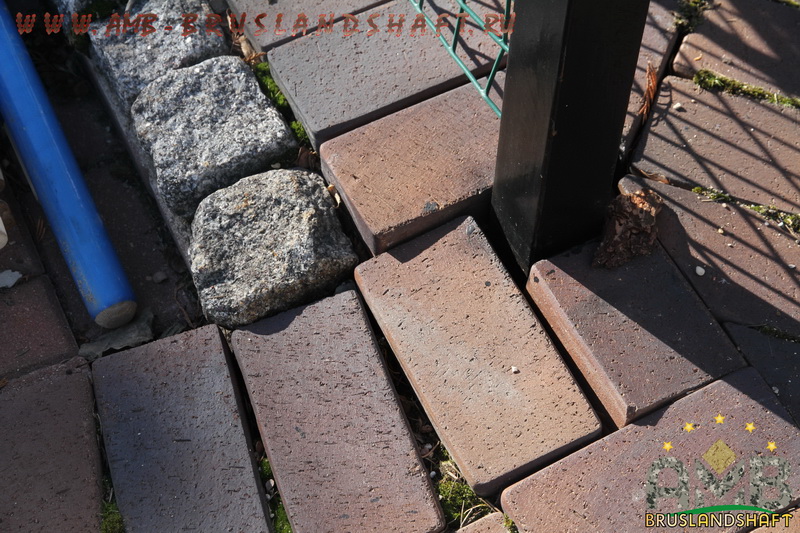 Вымывание песка, деформация брусчатки