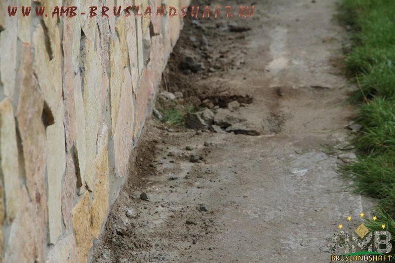 Просела тротуарная брусчатка после прокладки инженерии