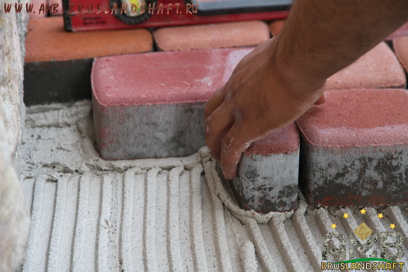 Вибропрессованная брусчатка: укладка по нашей технологии