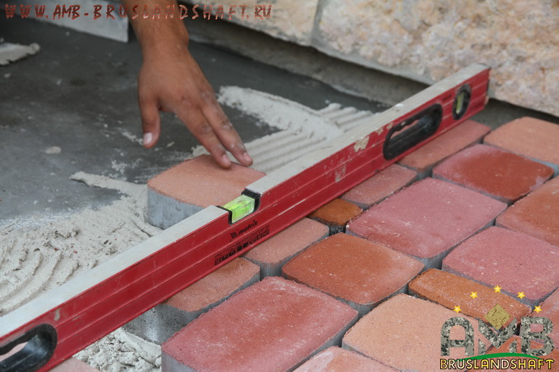 Вибропрессованная брусчатка: укладка по нашей технологии