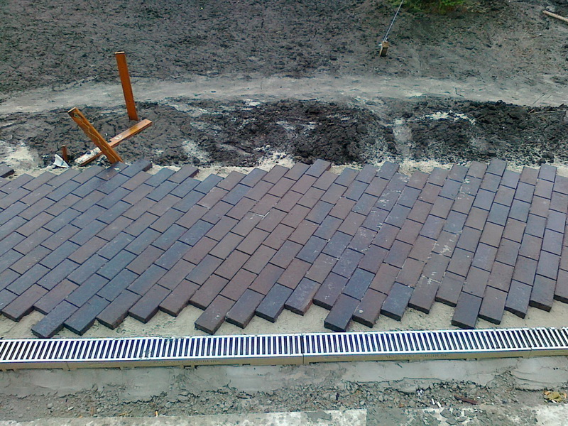 Желоба - ошибка монтажа брусчатки