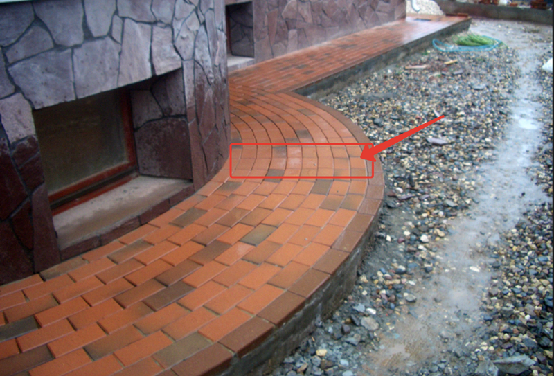 Смещение клинкерной брусчатки