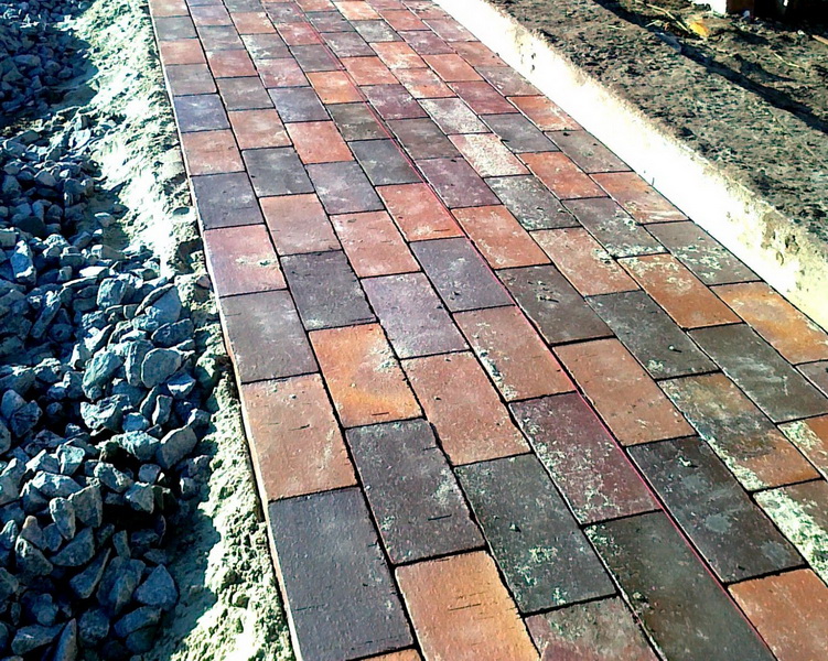 Укладка клинкерной брусчатки на песок