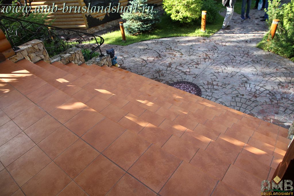 Завершенная работа по укладке клинкерной плитки