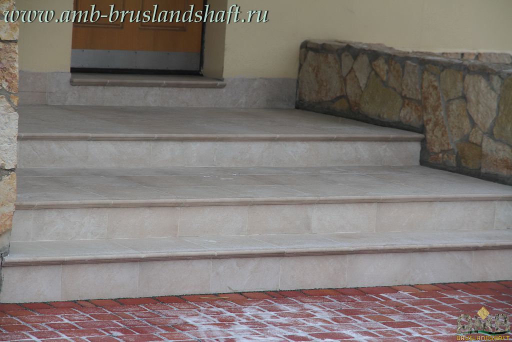 Завершенная работа по укладке клинкерной плитки