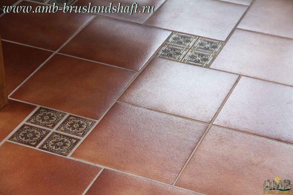 Завершенная работа по укладке клинкерной плитки