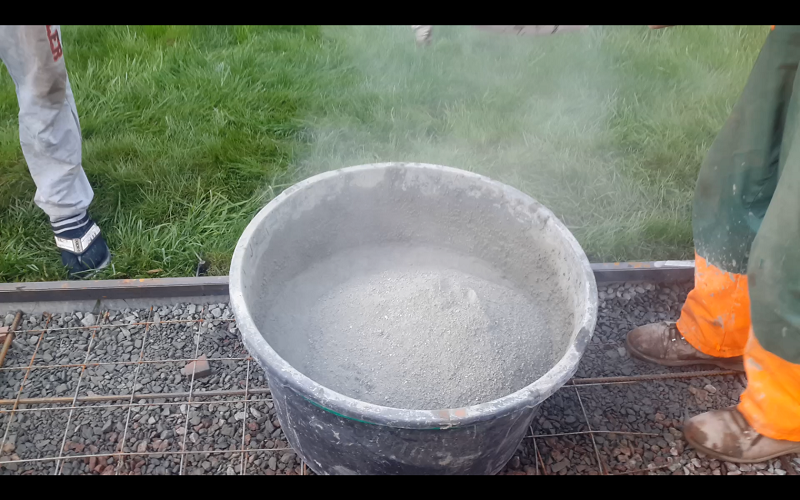 Укладка клинкерной брусчатки на трассовый раствор