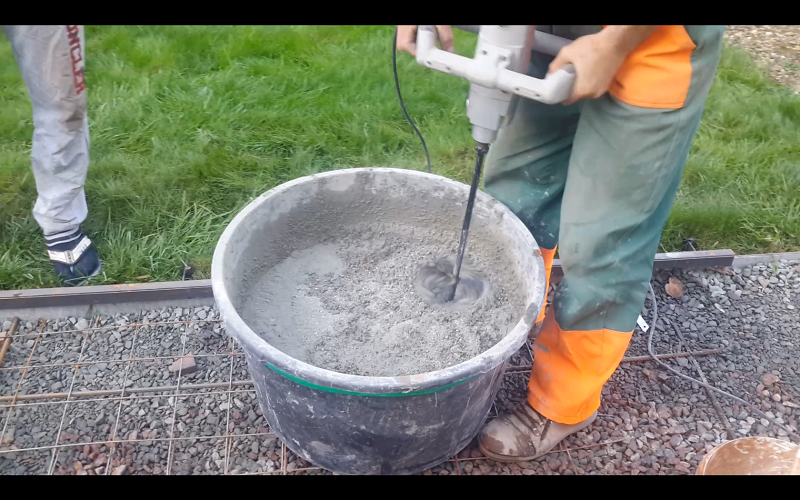 Укладка клинкерной брусчатки на трассовый раствор