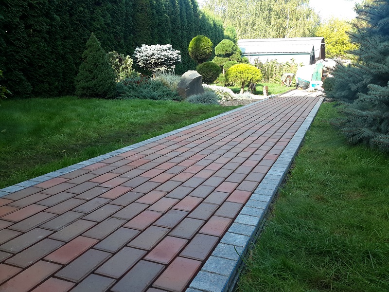 Укладка клинкерной брусчатки на трассовый раствор