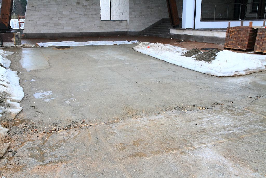 Деформация основания и дефекты клинкерной брусчатки