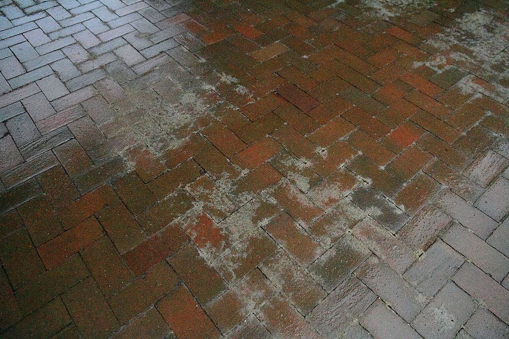 Деформация основания и дефекты клинкерной брусчатки