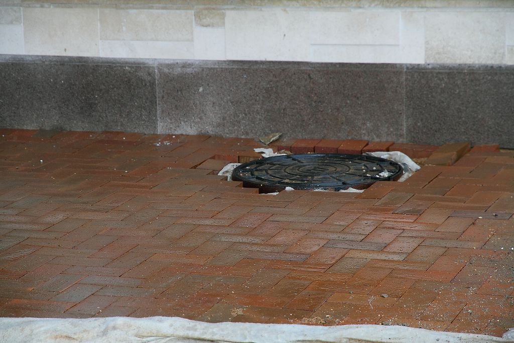 Деформация основания и дефекты клинкерной брусчатки