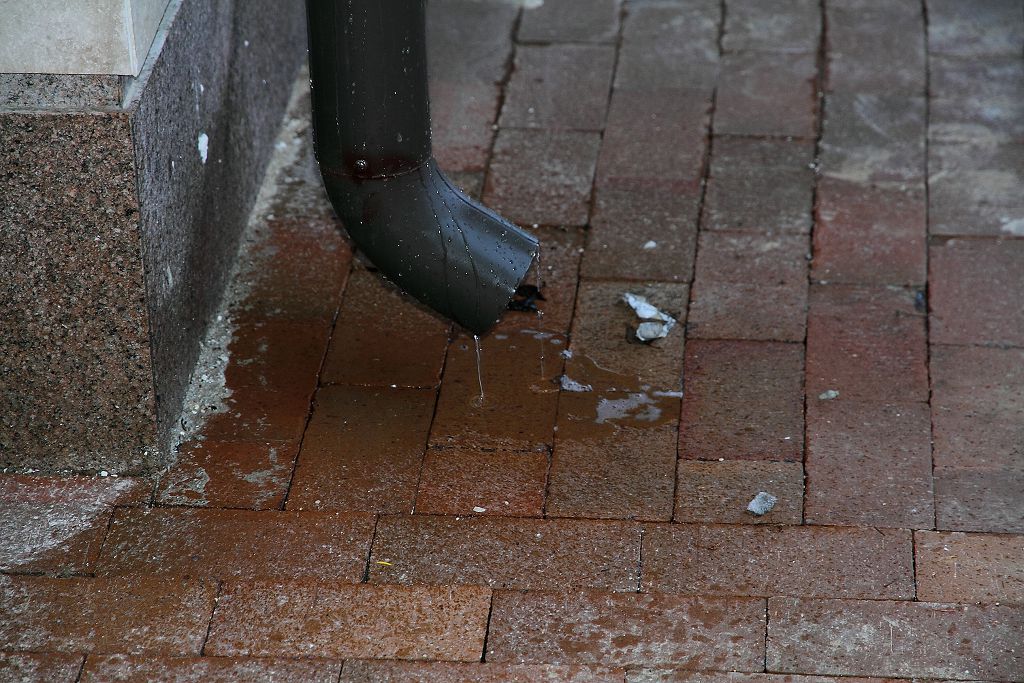 Деформация основания и дефекты клинкерной брусчатки